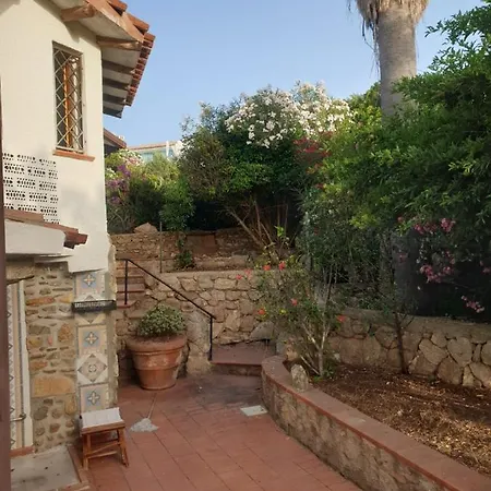 Gasthof Bilocale Da 2 A 4 Posti Letto In Baja Sardinia
